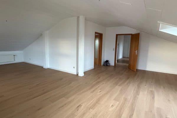 Prenájom bytu 4-izbový 115 m², Brühl Prenájom bytu 4-izbový 115 m², Brühl