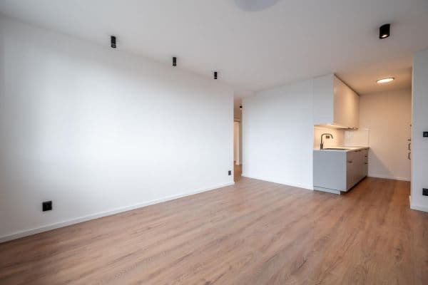 Prenájom bytu 3-izbový 65 m², Podjavorinské, Praha Prenájom bytu 3-izbový 65 m², Podjavorinské, Praha