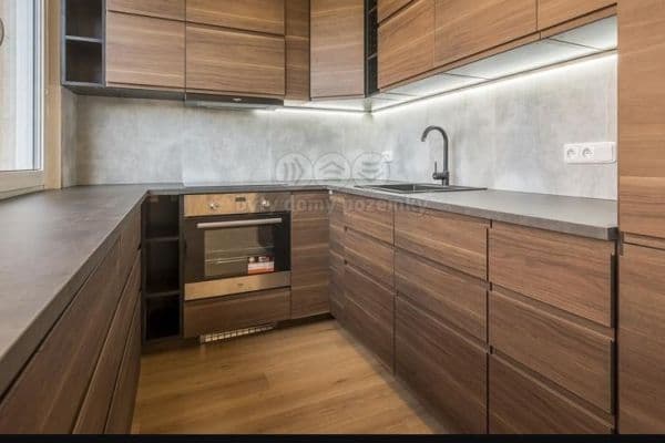 Prenájom bytu 3-izbový 80 m², Kovanecká, Praha Prenájom bytu 3-izbový 80 m², Kovanecká, Praha