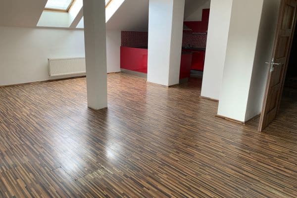 Prenájom bytu 2-izbový 86 m², Jeremenkova, Praha Prenájom bytu 2-izbový 86 m², Jeremenkova, Praha
