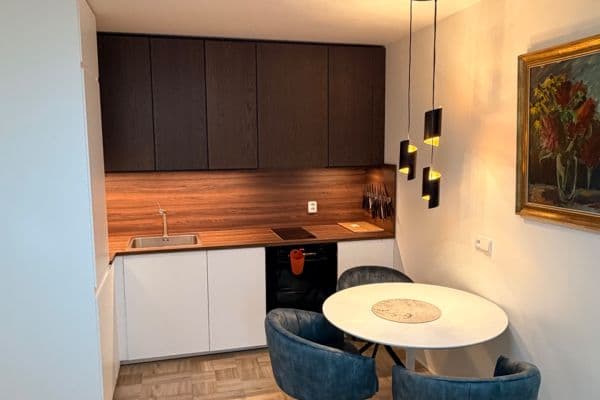 Prenájom bytu 2-izbový 50 m², Jáchymovská, Karlovy Vary Prenájom bytu 2-izbový 50 m², Jáchymovská, Karlovy Vary
