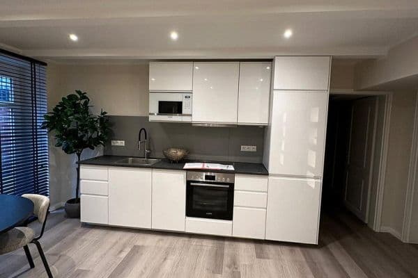 Prenájom bytu 3-izbový 89 m², Moritzstraße 68, Wiesbaden, Hesensko Prenájom bytu 3-izbový 89 m², Moritzstraße 68, Wiesbaden, Hesensko