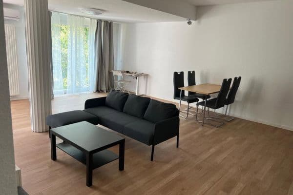Prenájom bytu 3-izbový 88 m², Herdweg 35, Stuttgart Prenájom bytu 3-izbový 88 m², Herdweg 35, Stuttgart