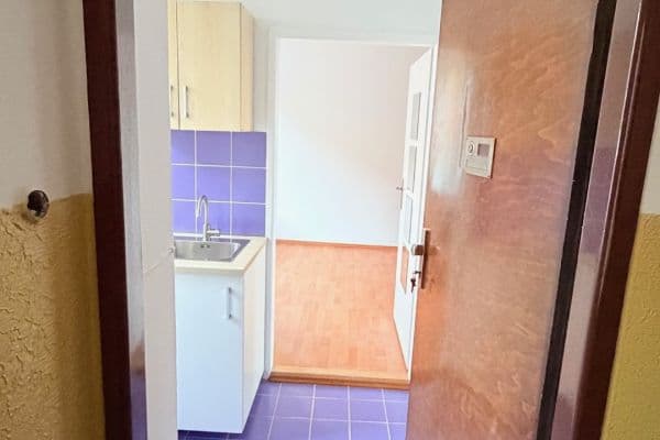 Prenájom bytu Garsoniéra 24 m², Ostrovského, Praha Prenájom bytu Garsoniéra 24 m², Ostrovského, Praha
