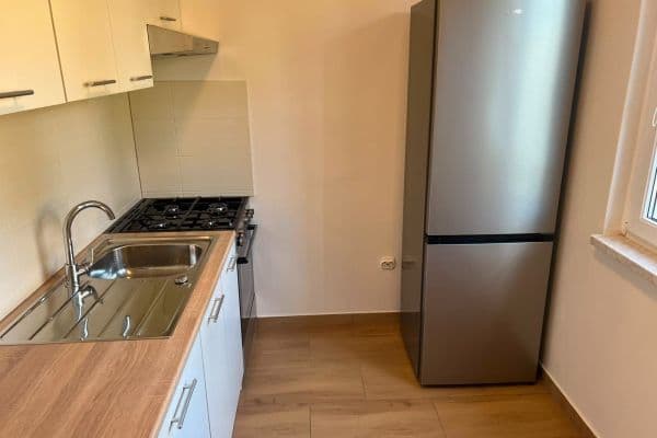 Prenájom bytu 2-izbový 56 m², Peštukova, Praha Prenájom bytu 2-izbový 56 m², Peštukova, Praha