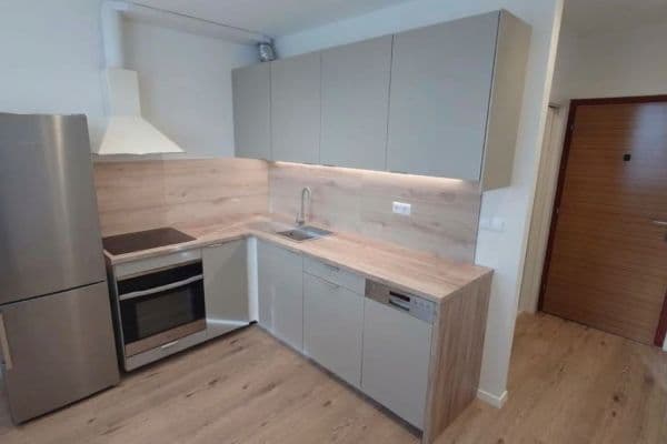 Prenájom bytu 1-izbový 33 m², Chlebovická, Praha Prenájom bytu 1-izbový 33 m², Chlebovická, Praha
