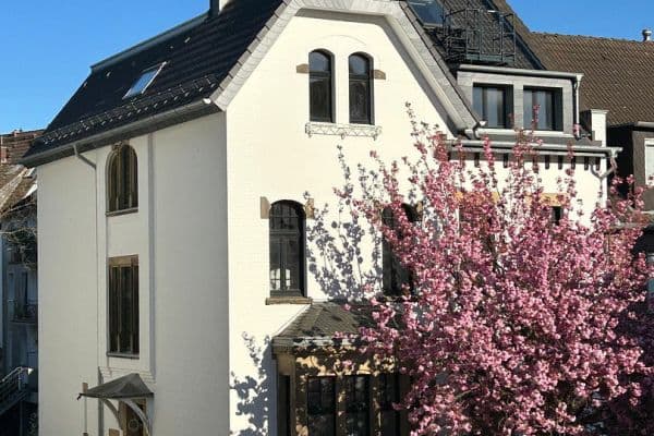 Prenájom bytu 3-izbový 109 m², Düsseldorf, Severné Porýnie - Westfálsko Prenájom bytu 3-izbový 109 m², Düsseldorf, Severné Porýnie - Westfálsko
