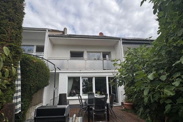 Predaj domu 127 m², pozemok 239 m², Parkstrasse 28, Kelkheim (Taunus) Predaj domu 127 m², pozemok 239 m², Parkstrasse 28, Kelkheim (Taunus)
