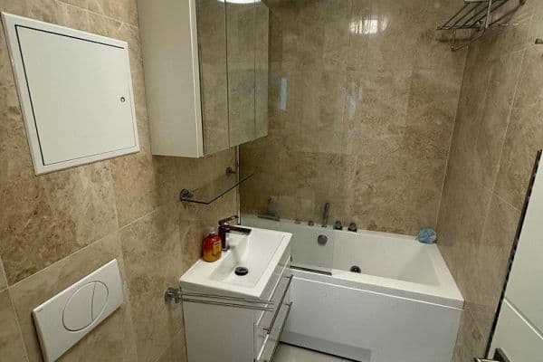 Predaj bytu 3-izbový 57 m², Berlin, Berlín Predaj bytu 3-izbový 57 m², Berlin, Berlín
