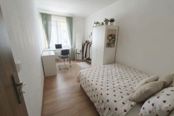 Predaj bytu 4-izbový 77 m², Hrusická, Praha Predaj bytu 4-izbový 77 m², Hrusická, Praha