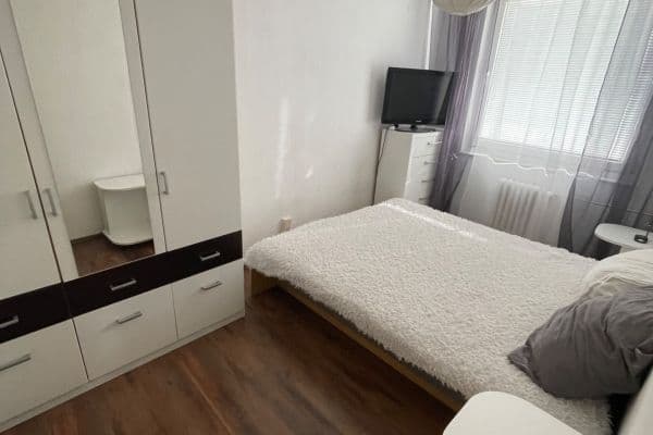 Prenájom bytu 2-izbový 60 m², Ke Kamínce, Praha Prenájom bytu 2-izbový 60 m², Ke Kamínce, Praha