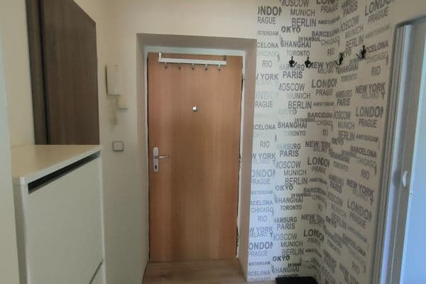 Prenájom bytu 1-izbový 30 m², J. A. Komenského, Stochov Prenájom bytu 1-izbový 30 m², J. A. Komenského, Stochov
