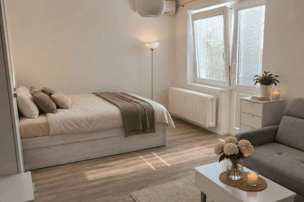 Prenájom bytu 1-izbový 36 m², Královická, Praha Prenájom bytu 1-izbový 36 m², Královická, Praha