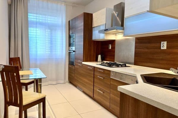 Prenájom bytu 2-izbový 65 m², Vajanského nábrežie, Bratislava Prenájom bytu 2-izbový 65 m², Vajanského nábrežie, Bratislava