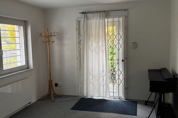 Prenájom nebytového priestoru 61 m², Sulická, Praha Prenájom nebytového priestoru 61 m², Sulická, Praha