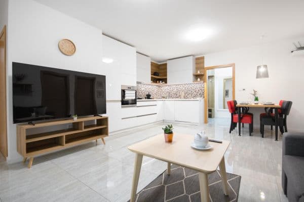 Prenájom bytu 3-izbový 65 m², Podkolibská, Nové Mesto Prenájom bytu 3-izbový 65 m², Podkolibská, Nové Mesto