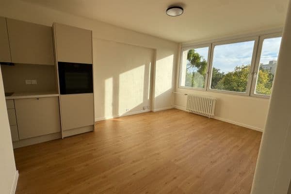 Prenájom bytu 3-izbový 43 m², Evropská, Praha Prenájom bytu 3-izbový 43 m², Evropská, Praha