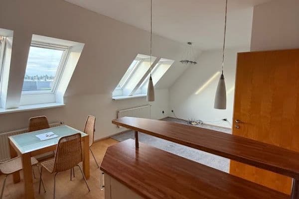 Prenájom bytu 2-izbový 66 m², Sídlištní, Praha Prenájom bytu 2-izbový 66 m², Sídlištní, Praha