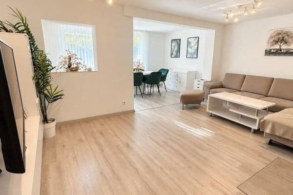 Predaj domu 100 m², pozemok 170 m², Belchenstr 9, Herrenberg Predaj domu 100 m², pozemok 170 m², Belchenstr 9, Herrenberg