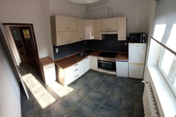 Prenájom bytu 2-izbový 36 m², Husovo náměstí, Praha Prenájom bytu 2-izbový 36 m², Husovo náměstí, Praha
