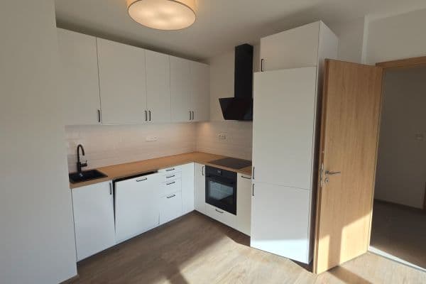 Prenájom bytu 2-izbový 58 m², Gollové, Praha Prenájom bytu 2-izbový 58 m², Gollové, Praha