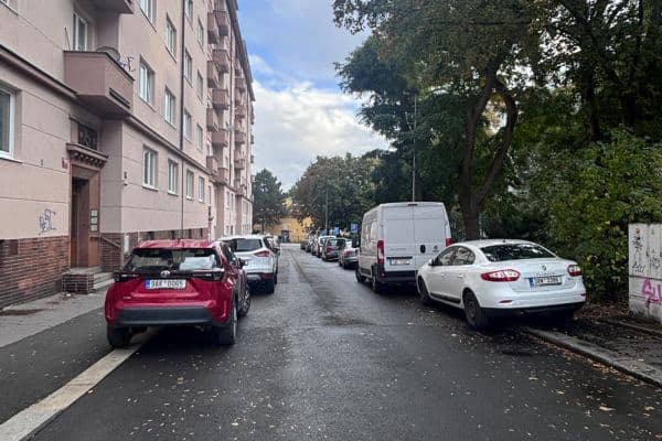 Prenájom bytu 1-izbový 43 m², Karpatská, Praha, Praha Prenájom bytu 1-izbový 43 m², Karpatská, Praha, Praha