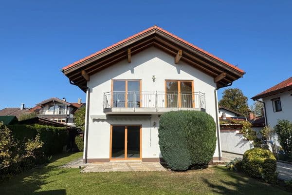 Predaj domu 216 m², pozemok 411 m², Raubling, Bavorsko Predaj domu 216 m², pozemok 411 m², Raubling, Bavorsko