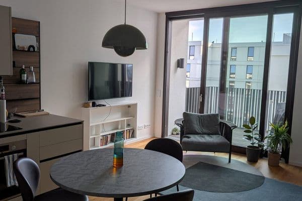 Prenájom bytu 2-izbový 56 m², Fritz-Riedel-Straße 16, Berlin, Berlín Prenájom bytu 2-izbový 56 m², Fritz-Riedel-Straße 16, Berlin, Berlín