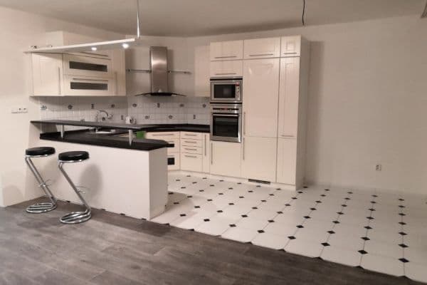 Predaj bytu 3-izbový 69 m², Přátelství, Praha Predaj bytu 3-izbový 69 m², Přátelství, Praha