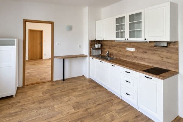 Prenájom bytu 2-izbový 73 m², V chaloupkách, Černošice Prenájom bytu 2-izbový 73 m², V chaloupkách, Černošice