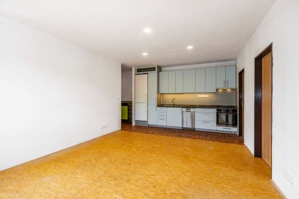 Prenájom bytu 3-izbový 70 m², Topolová, Milovice Prenájom bytu 3-izbový 70 m², Topolová, Milovice