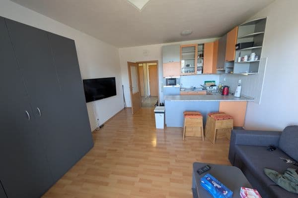 Prenájom bytu 1-izbový 31 m², Beranových, Praha Prenájom bytu 1-izbový 31 m², Beranových, Praha