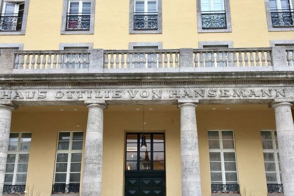 Prenájom bytu 2-izbový 62 m², Otto-Suhr-Allee 18 / 20, Berlin, Berlín Prenájom bytu 2-izbový 62 m², Otto-Suhr-Allee 18 / 20, Berlin, Berlín