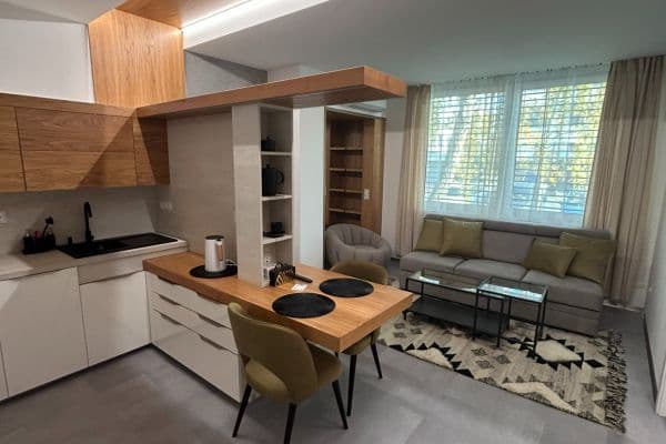 Prenájom bytu 2-izbový 49 m², Dlouhá, Olomouc Prenájom bytu 2-izbový 49 m², Dlouhá, Olomouc