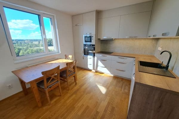 Prenájom bytu 3-izbový 76 m², Želetická, Praha Prenájom bytu 3-izbový 76 m², Želetická, Praha