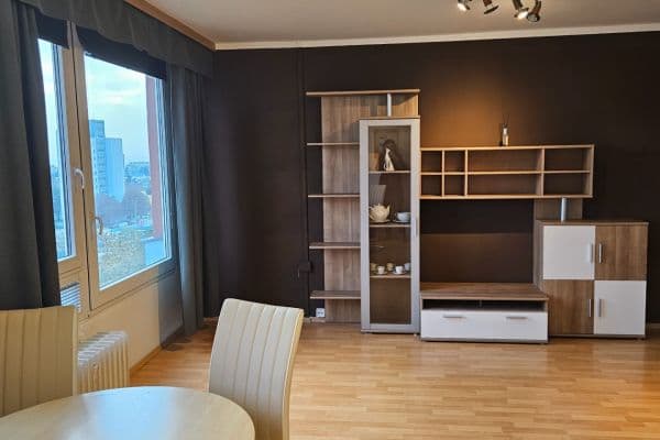Prenájom bytu 3-izbový 66 m², Třebenická, Praha Prenájom bytu 3-izbový 66 m², Třebenická, Praha