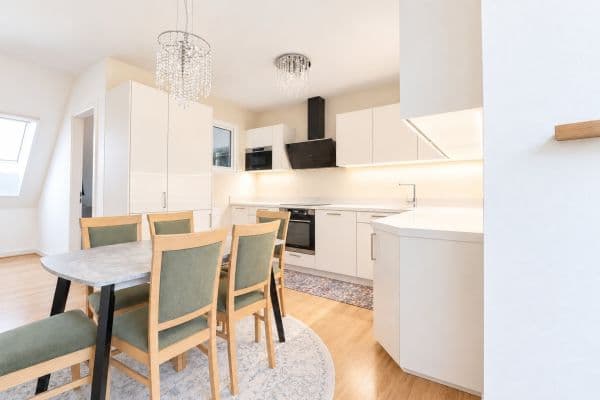 Prenájom bytu 4-izbový 93 m², Urxova, Praha Prenájom bytu 4-izbový 93 m², Urxova, Praha