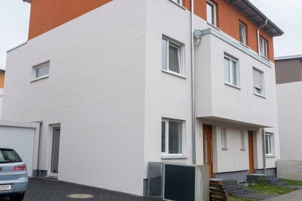 Prenájom domu 152 m², pozemok 216 m², Rotdornweg 117, Frankfurt Prenájom domu 152 m², pozemok 216 m², Rotdornweg 117, Frankfurt