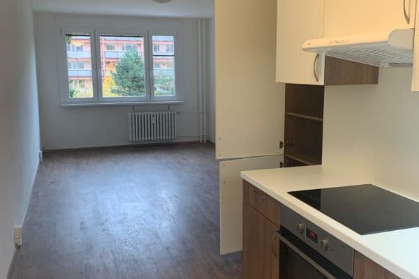 Prenájom bytu 3-izbový 68 m², Nevanova, Praha Prenájom bytu 3-izbový 68 m², Nevanova, Praha