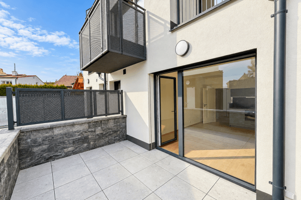Prenájom bytu 1-izbový 44 m², Gočárova třída, Hradec Králové Prenájom bytu 1-izbový 44 m², Gočárova třída, Hradec Králové