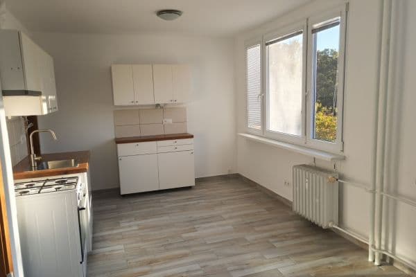 Prenájom bytu 3-izbový 58 m², Pod Strání, Praha Prenájom bytu 3-izbový 58 m², Pod Strání, Praha