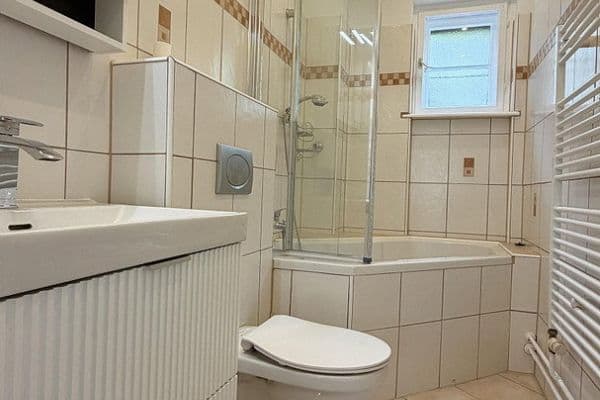 Predaj bytu 3-izbový 64 m², Laehrscher Jagdweg 10, Berlin, Berlín Predaj bytu 3-izbový 64 m², Laehrscher Jagdweg 10, Berlin, Berlín