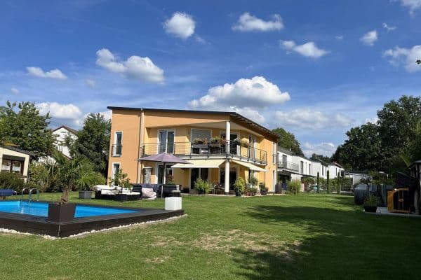 Predaj domu 200 m², pozemok 1.050 m², Feucht Predaj domu 200 m², pozemok 1.050 m², Feucht