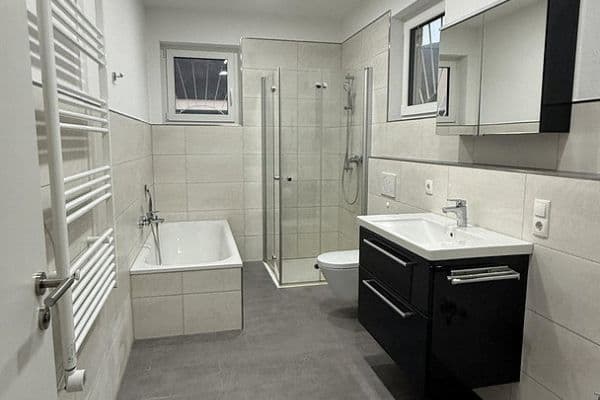 Prenájom bytu 5-izbový 117 m², Andernach-Namedy Prenájom bytu 5-izbový 117 m², Andernach-Namedy