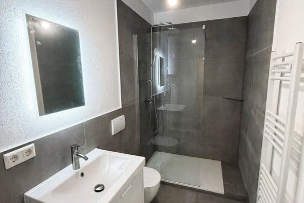 Prenájom bytu 1-izbový 30 m², Stuttgart Prenájom bytu 1-izbový 30 m², Stuttgart