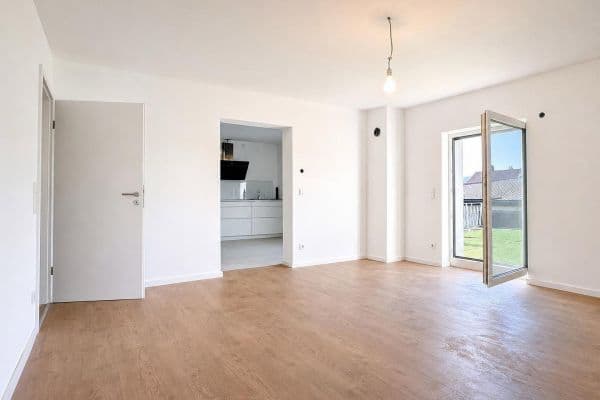 Prenájom bytu 5-izbový 115 m², Ergolding Prenájom bytu 5-izbový 115 m², Ergolding