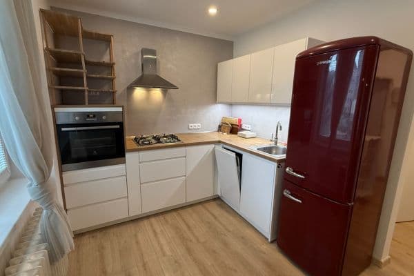 Prenájom bytu 1-izbový 41 m², Pivovarnická, Praha Prenájom bytu 1-izbový 41 m², Pivovarnická, Praha