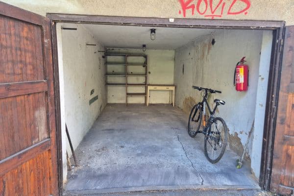 Prenájom garáže 15 m², Praha Prenájom garáže 15 m², Praha