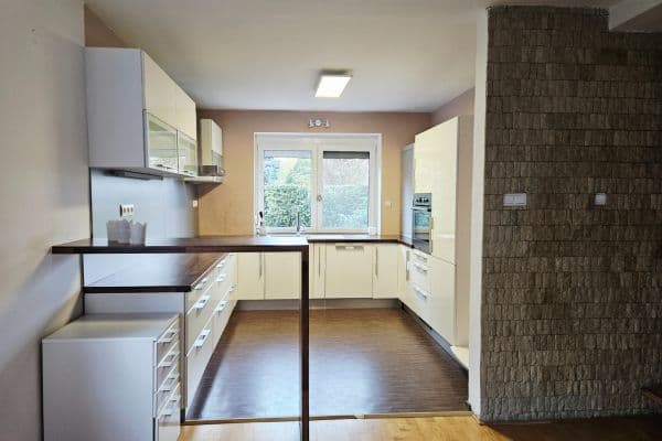 Prenájom domu 193 m², pozemok 120 m², Adélčina, Praha Prenájom domu 193 m², pozemok 120 m², Adélčina, Praha