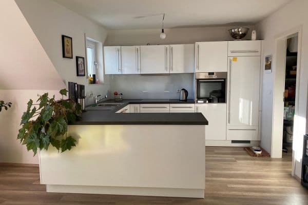 Prenájom bytu 4-izbový 117 m², Hauptstraße 31, Erlenbach Prenájom bytu 4-izbový 117 m², Hauptstraße 31, Erlenbach